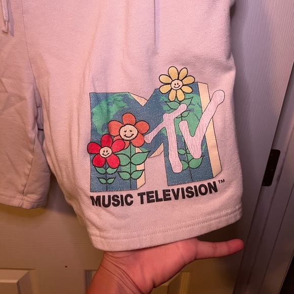 MTV Graphic Beige Shorts Men’s Size XL - Picture 4 of 7